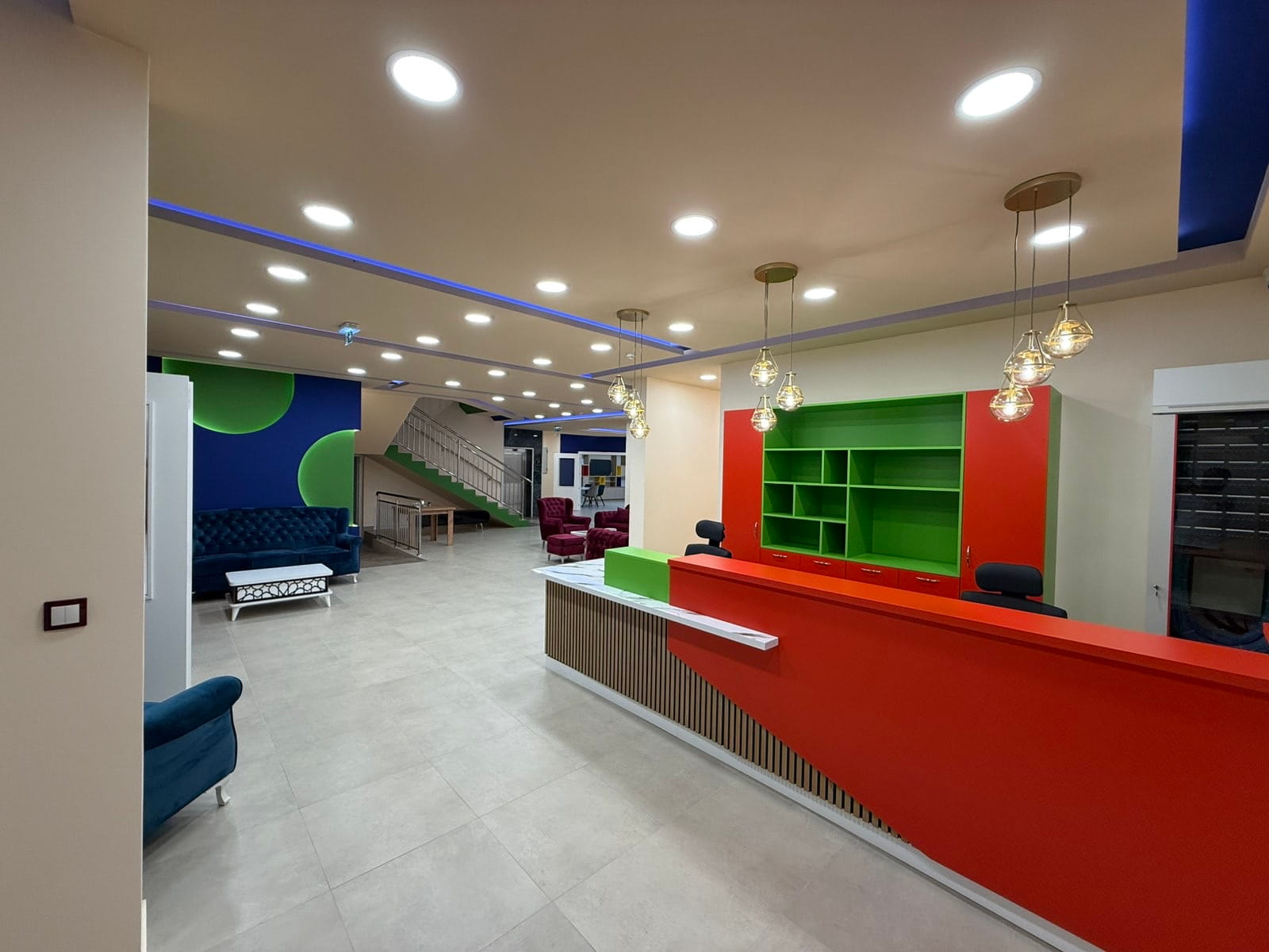 Enterijer — recepcija i lobi